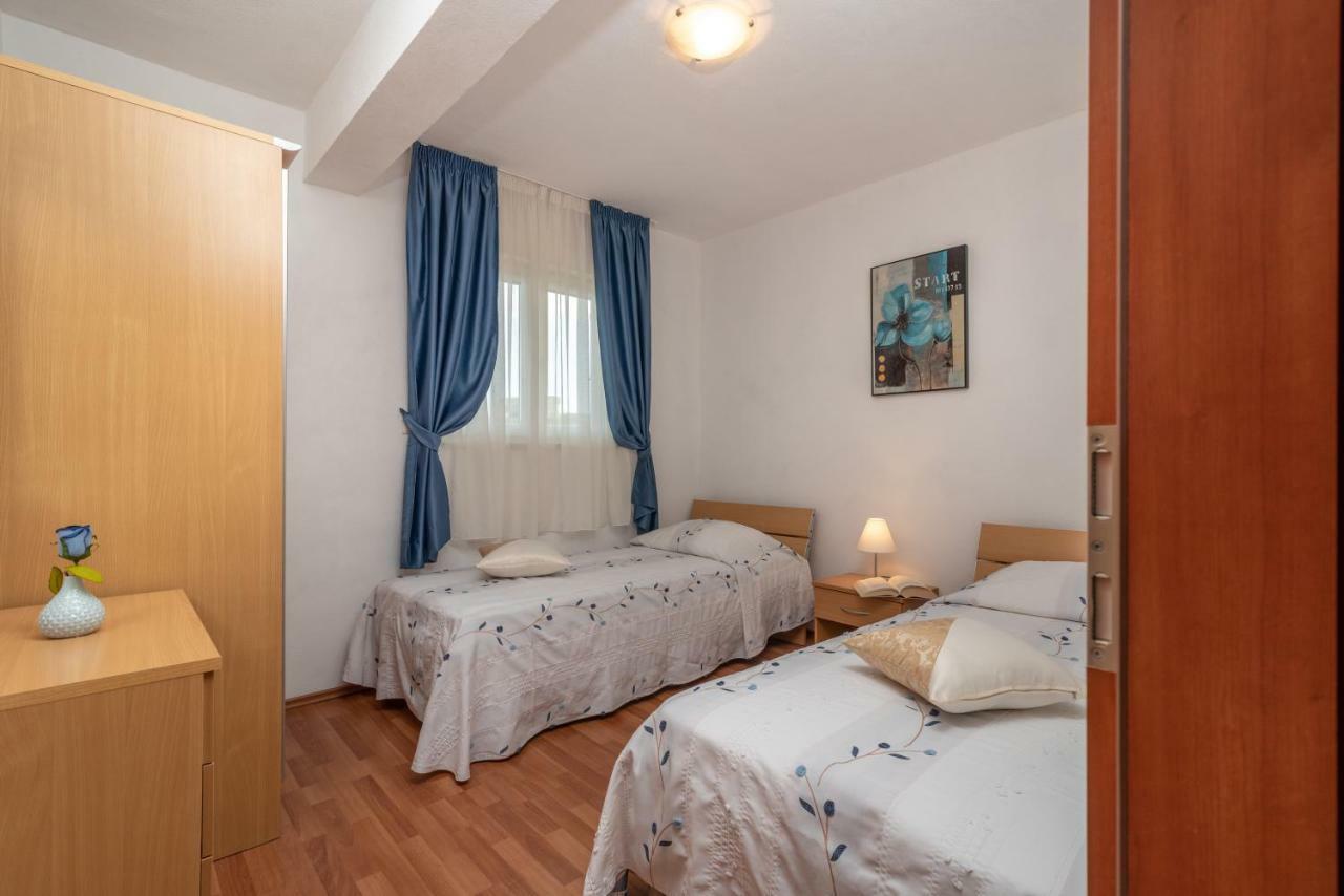 Apartments Villa Jelena Seget Vranjica Exterior photo