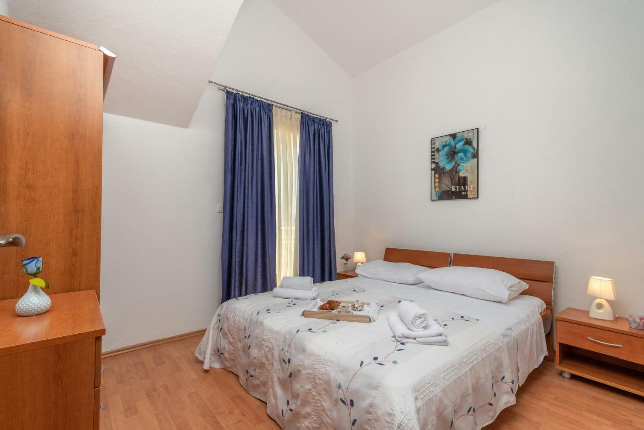 Apartments Villa Jelena Seget Vranjica Exterior photo